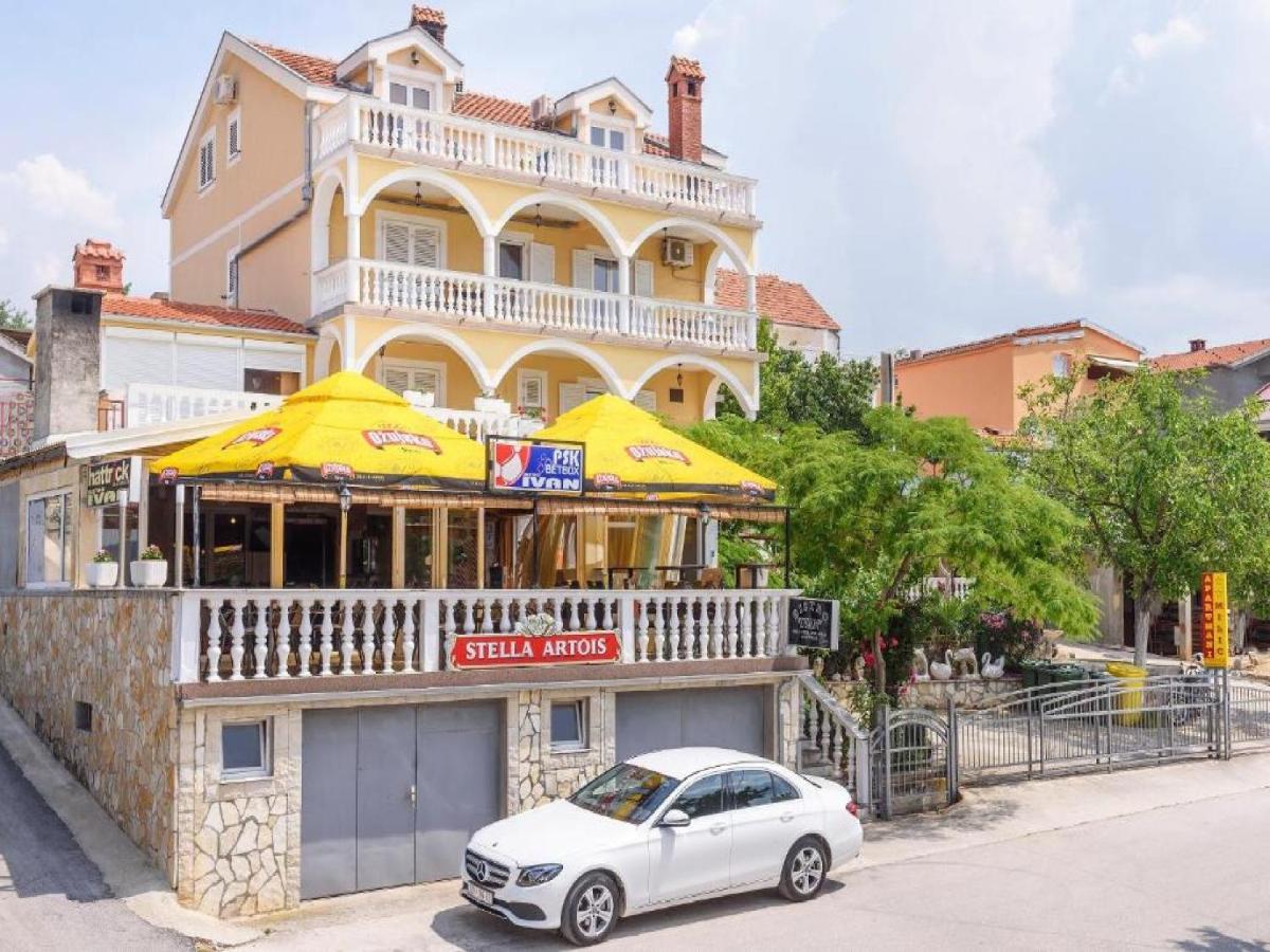 Apartments Smilje I Maslina Gornji Karin Exterior photo